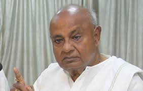 ರಿಕ್ಷಾ ಚಾಲಕನ ಪುತ್ರಿಯ ವ್ಯಾಸಂಗಕ್ಕೆ ದೇವೇಗೌಡರ ನೆರವು